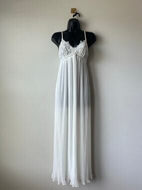 In Bloom by Jonquil White Lace Pleated Nightgown Maxi Dress Bridal Lingerie S